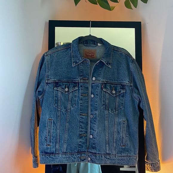 Levi's Jackets & Blazers - Women’s L Levi’s Jean Jacket